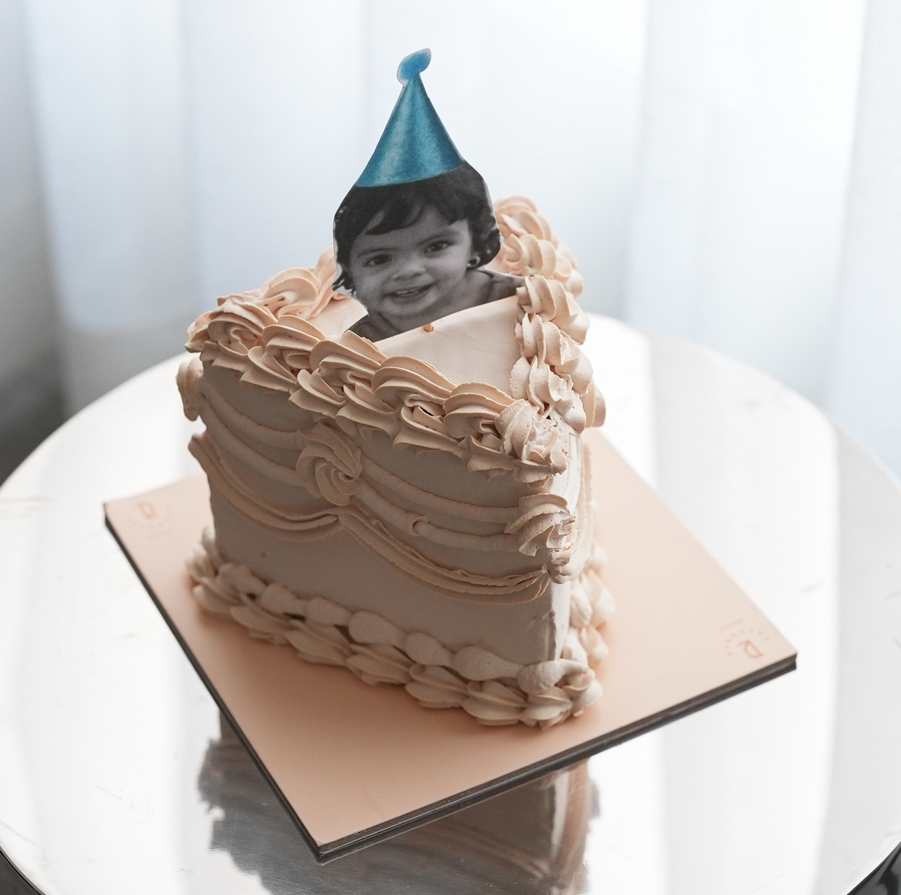 Bige triangle photo cake 4inch