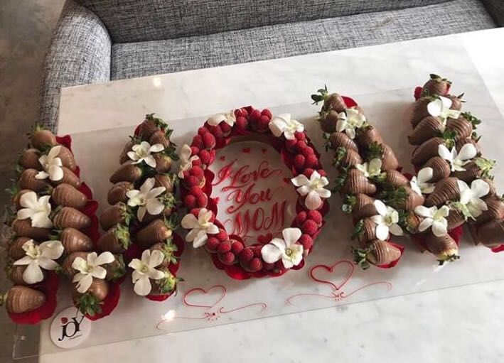 MOM Straw Letter with Raspberry