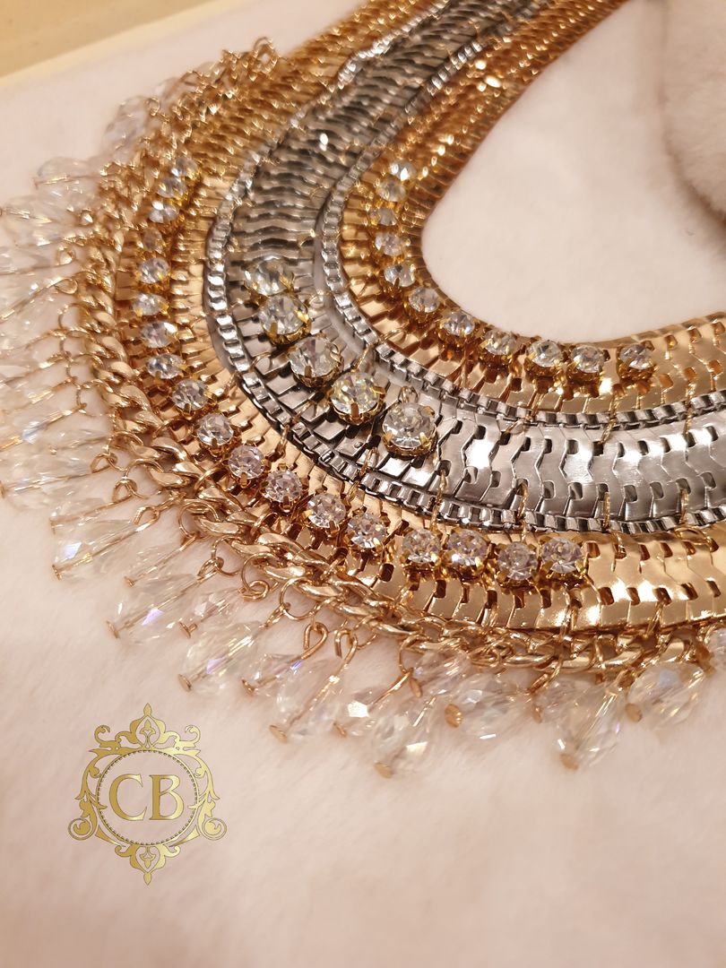 Metal necklace