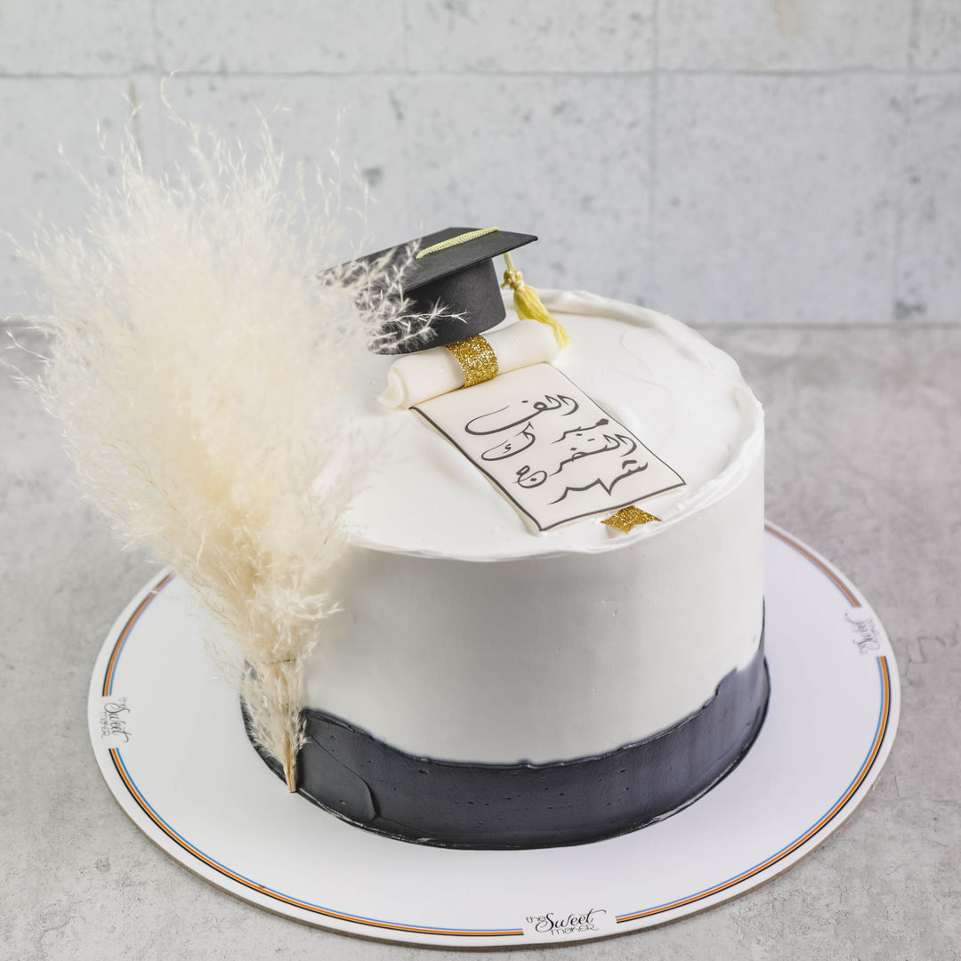Black & White Graduation or Excellence Cake