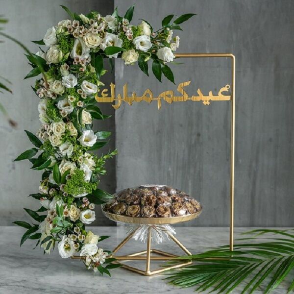 GOLD STAND - WHITE FLOWERS