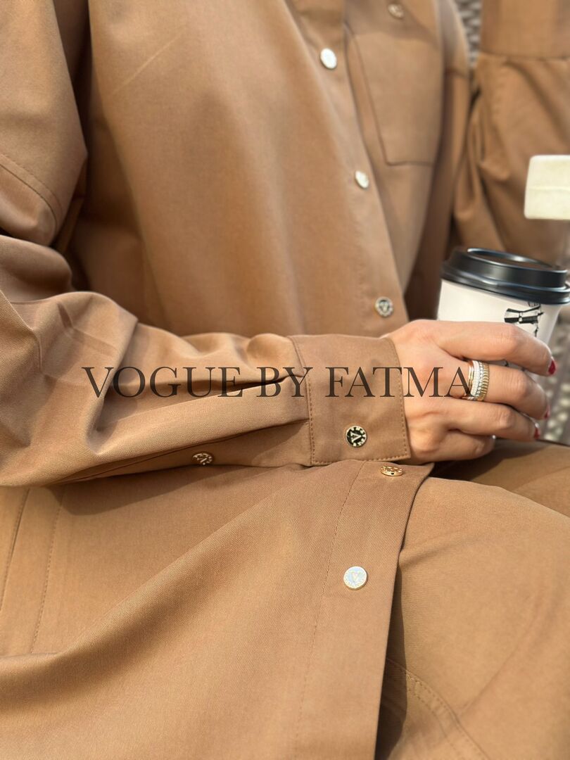 Camel v suit