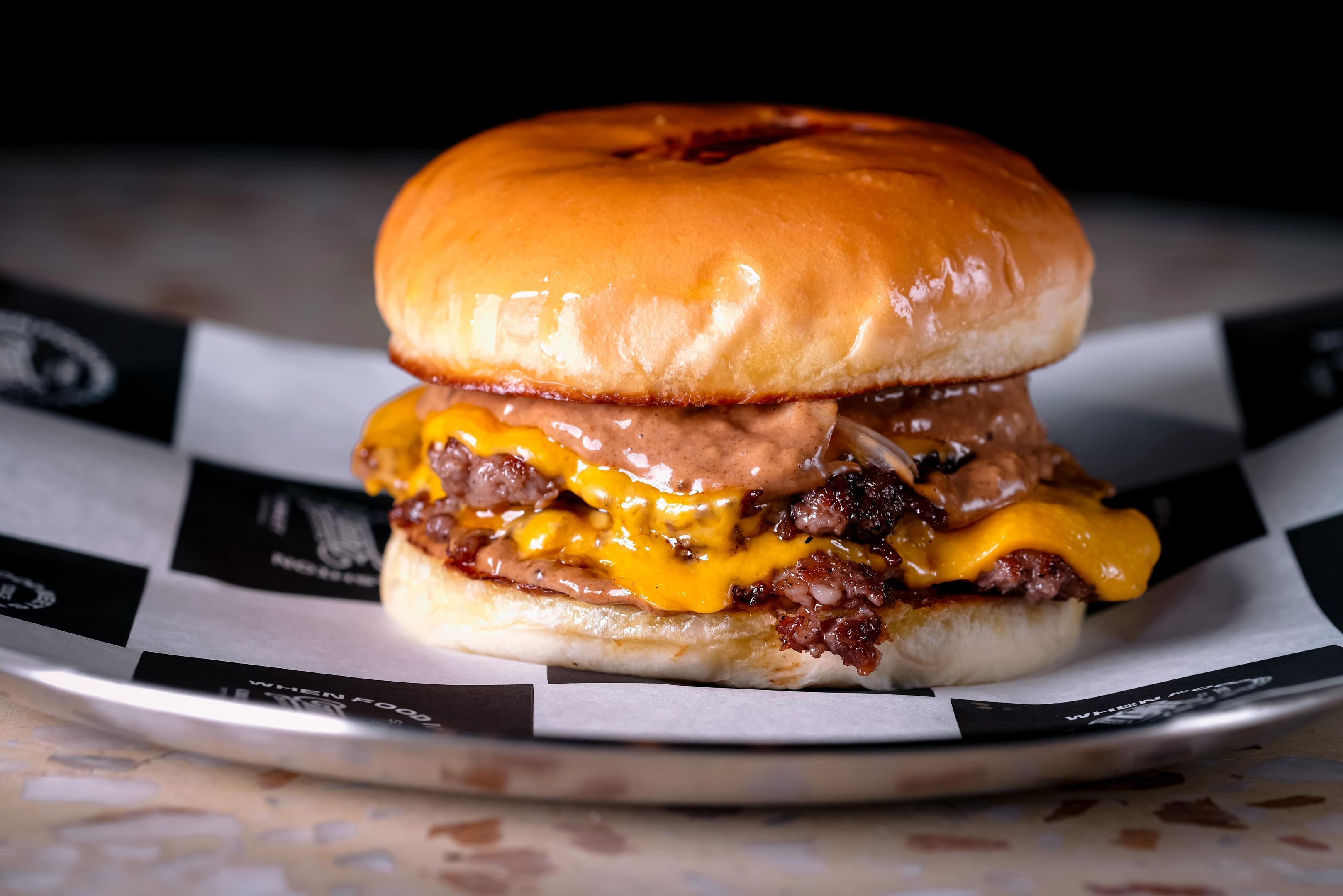 Black Garlic Burger بلاك قارلك بيرجر