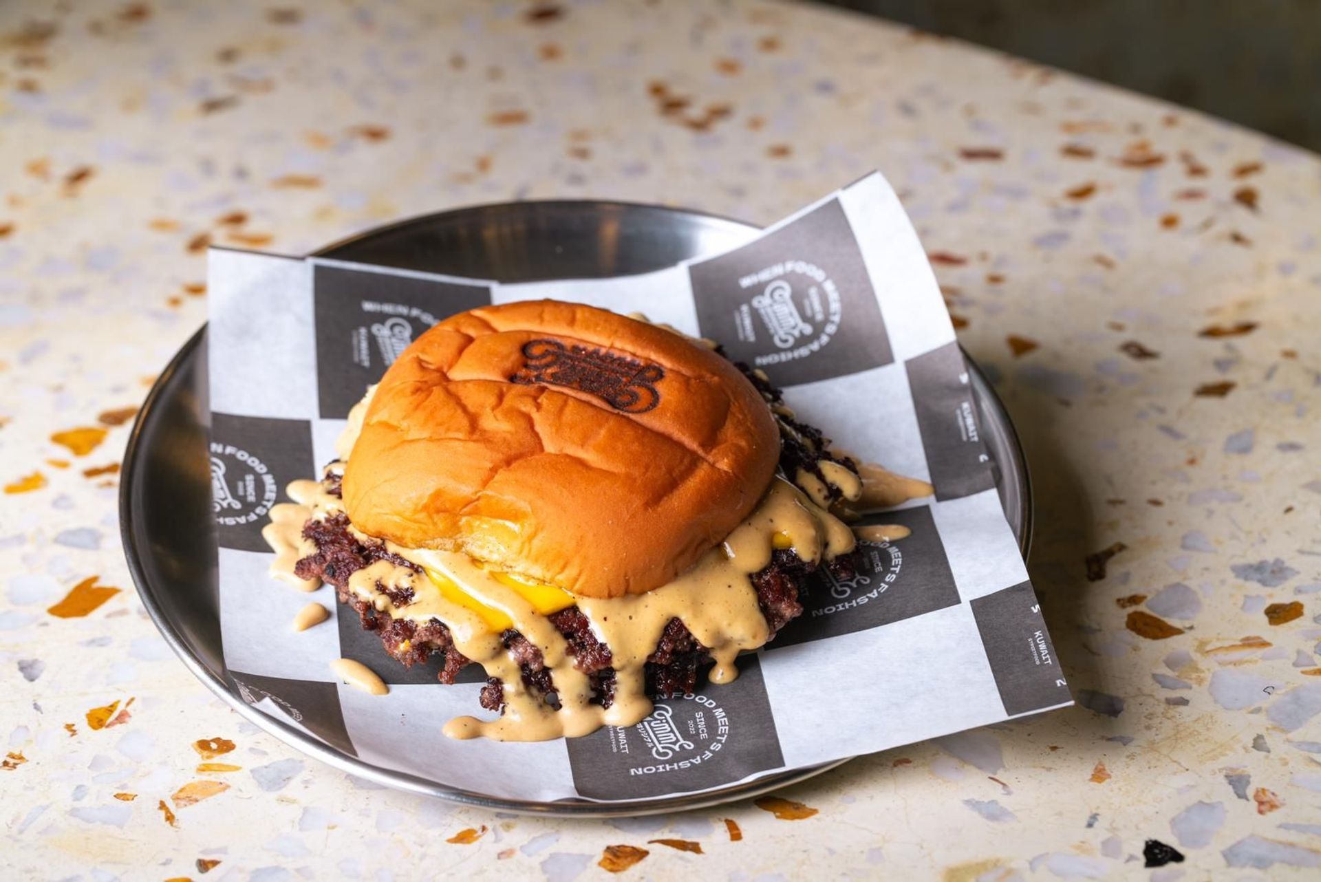 Mega Burger