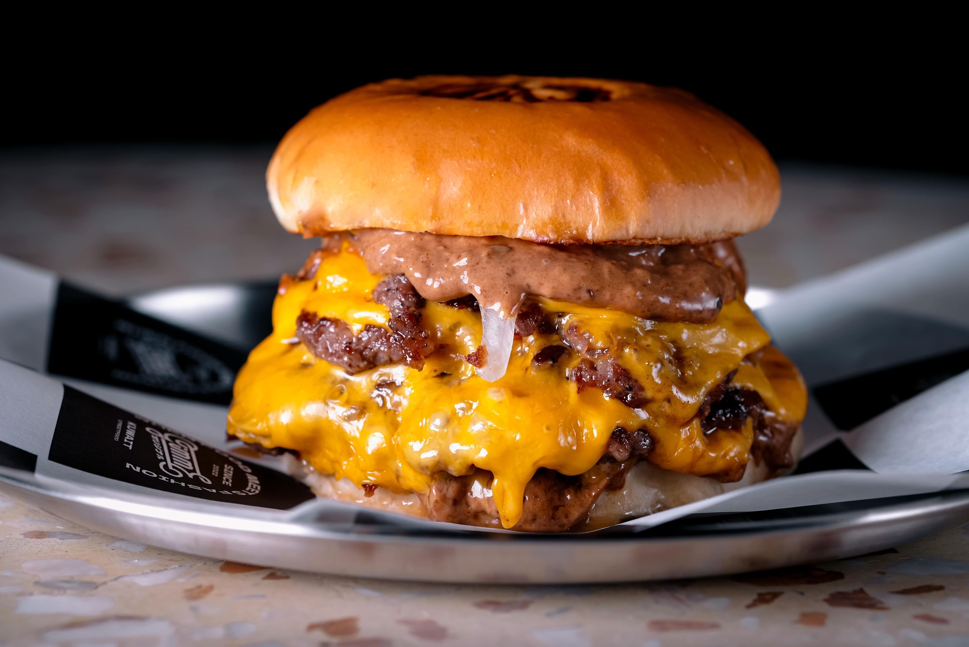 Gimmezilla Black Garlic Burger  قيميزيلا بلاك قارلك بيرجر