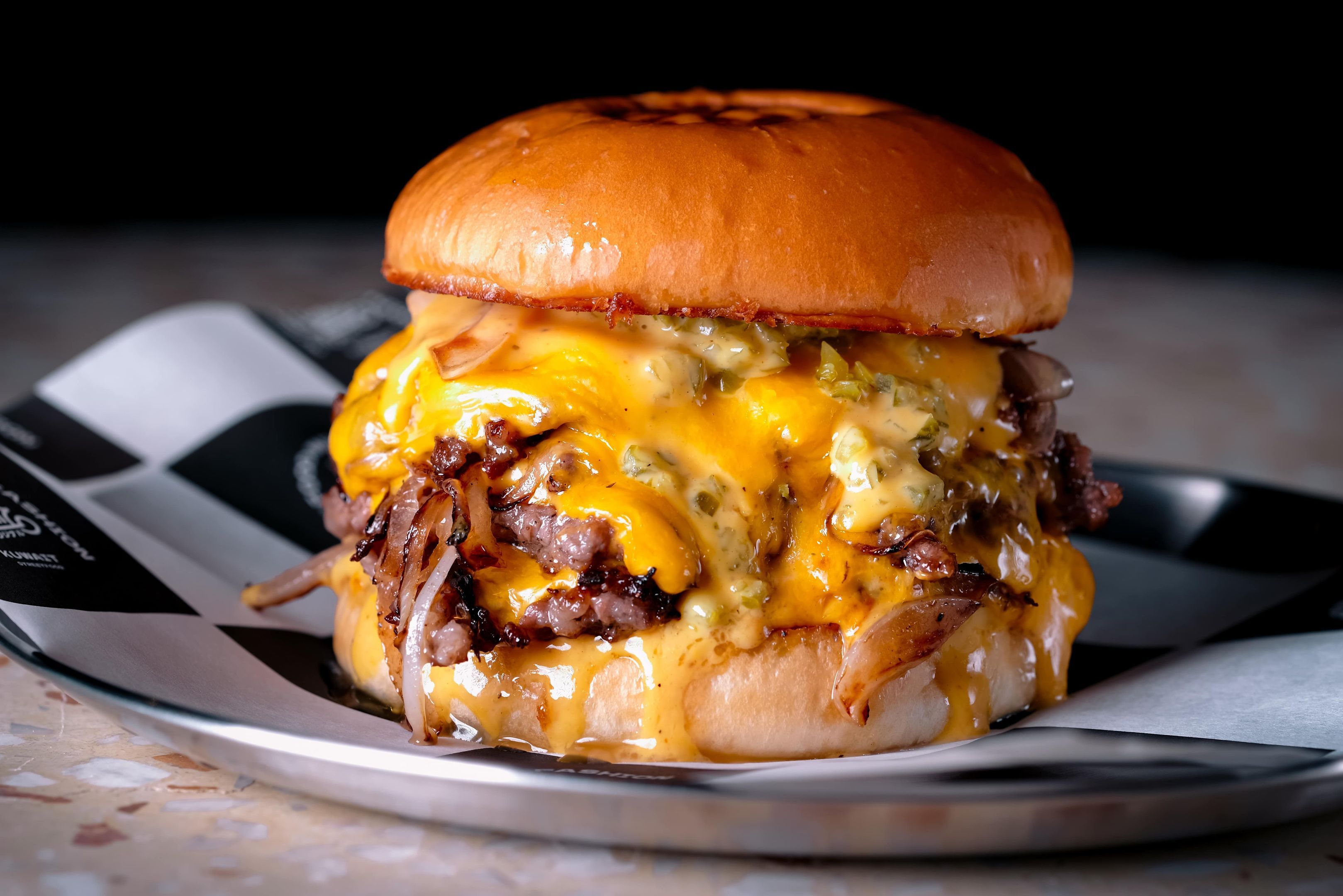 Gimmezilla Onion Smash Burger قيميزيلا اونيون سماش بيرجر