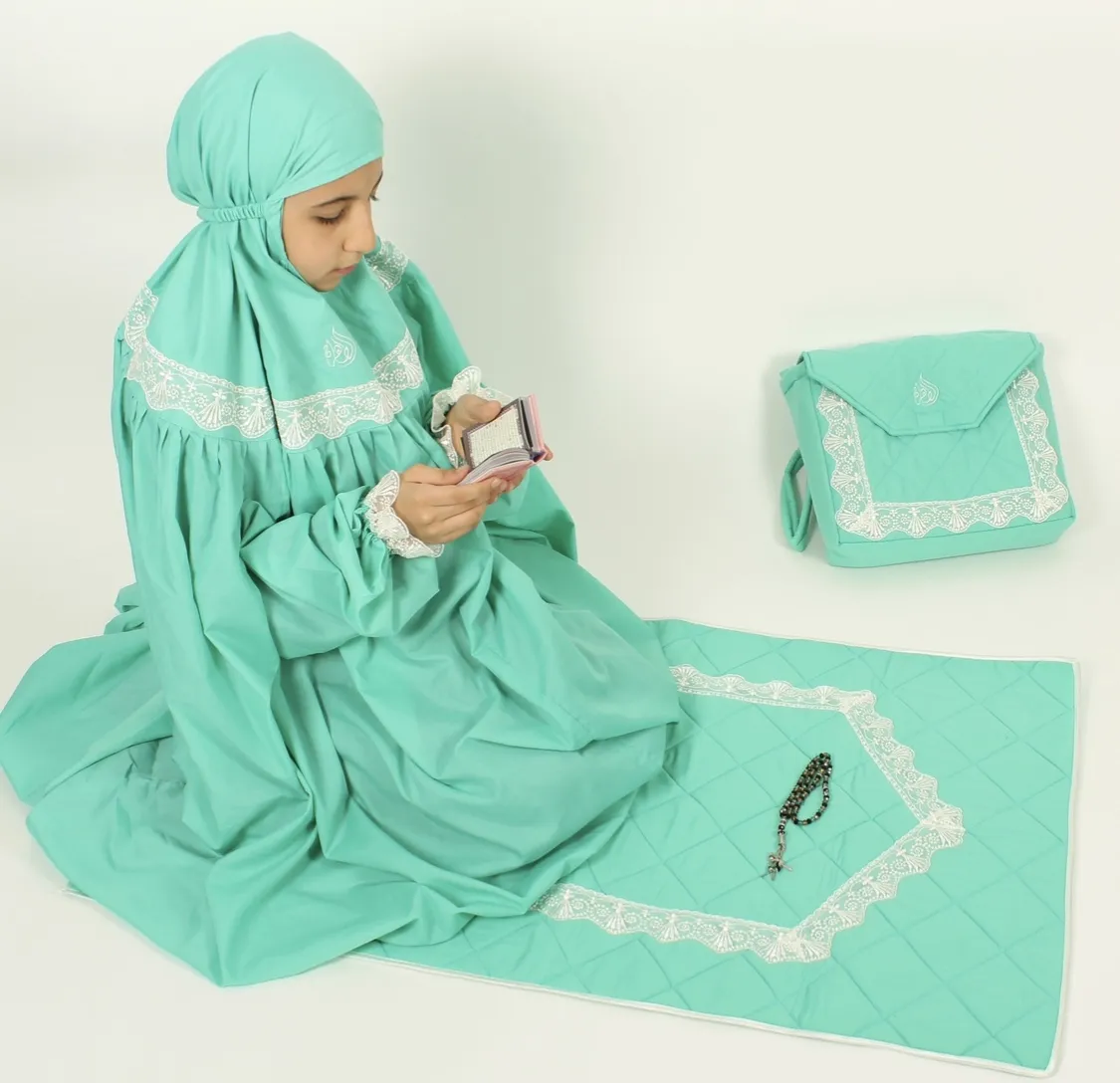أطقم صلاة بناتية