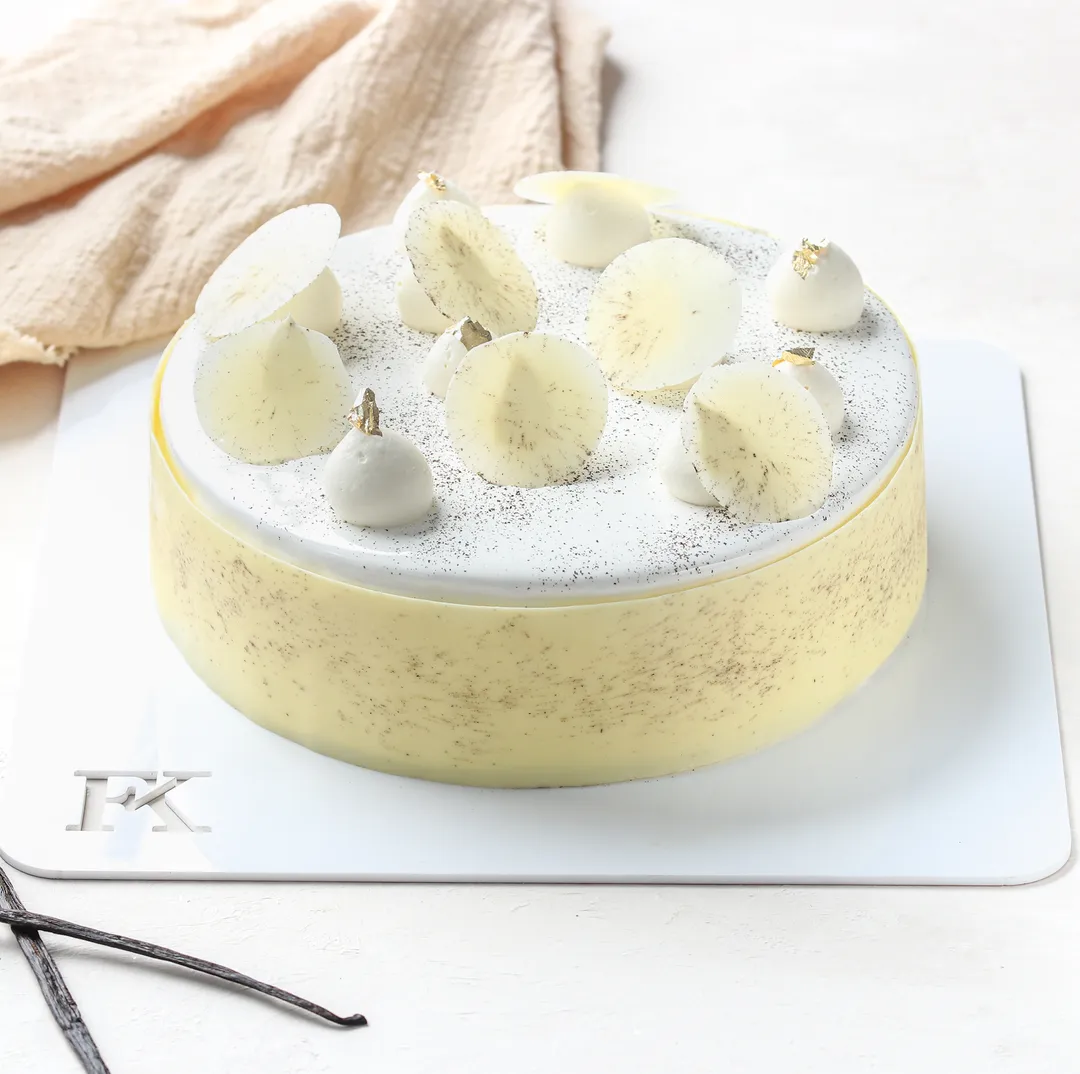 Vanilla cake with nuts