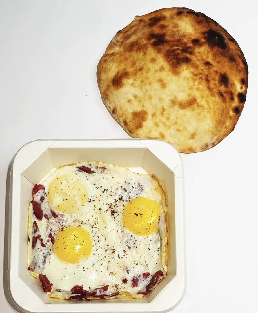 بيض بسطرمة (2 بيضات)