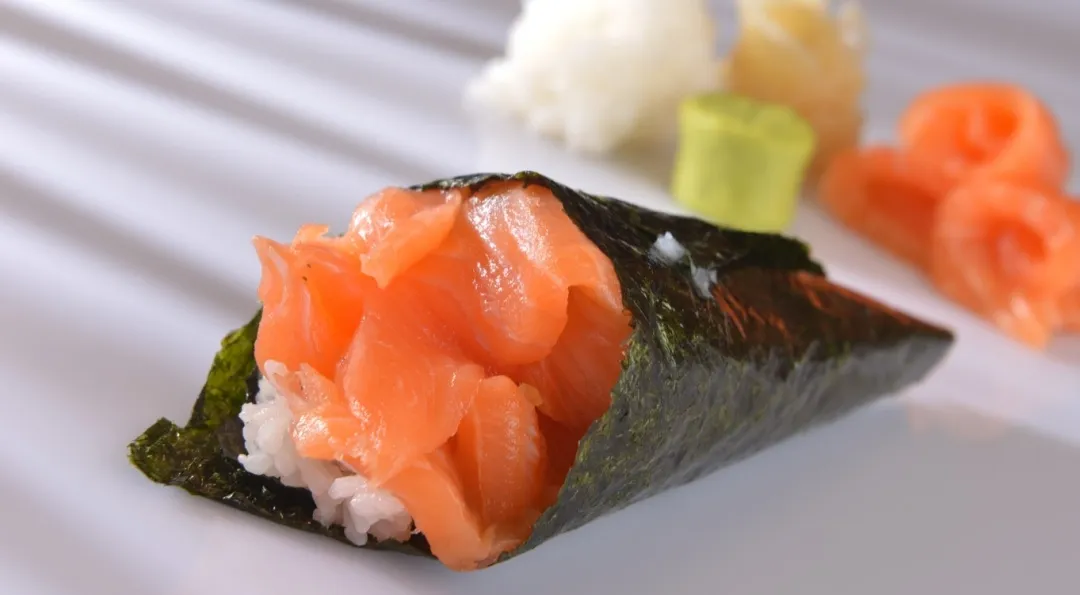 Spicy Salmon Temaki