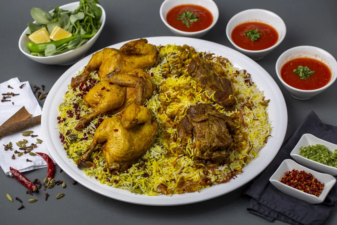 عيش ودجاج ولحم