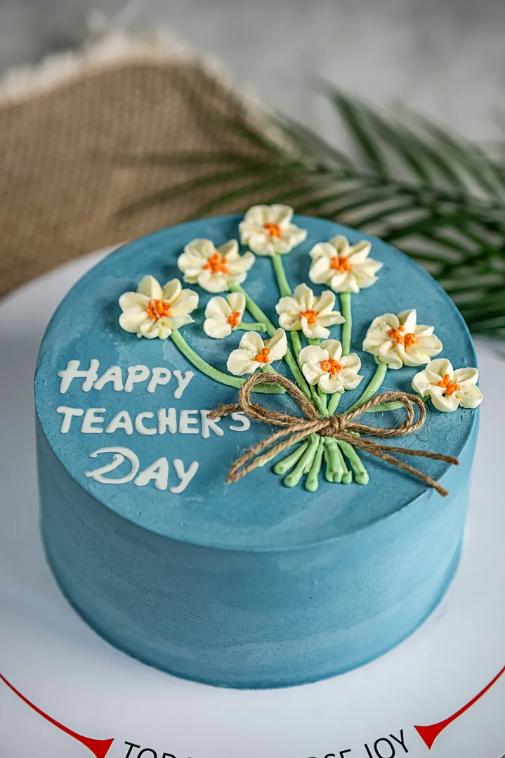 Teacher's Daisy Bouquet Cake - Blue