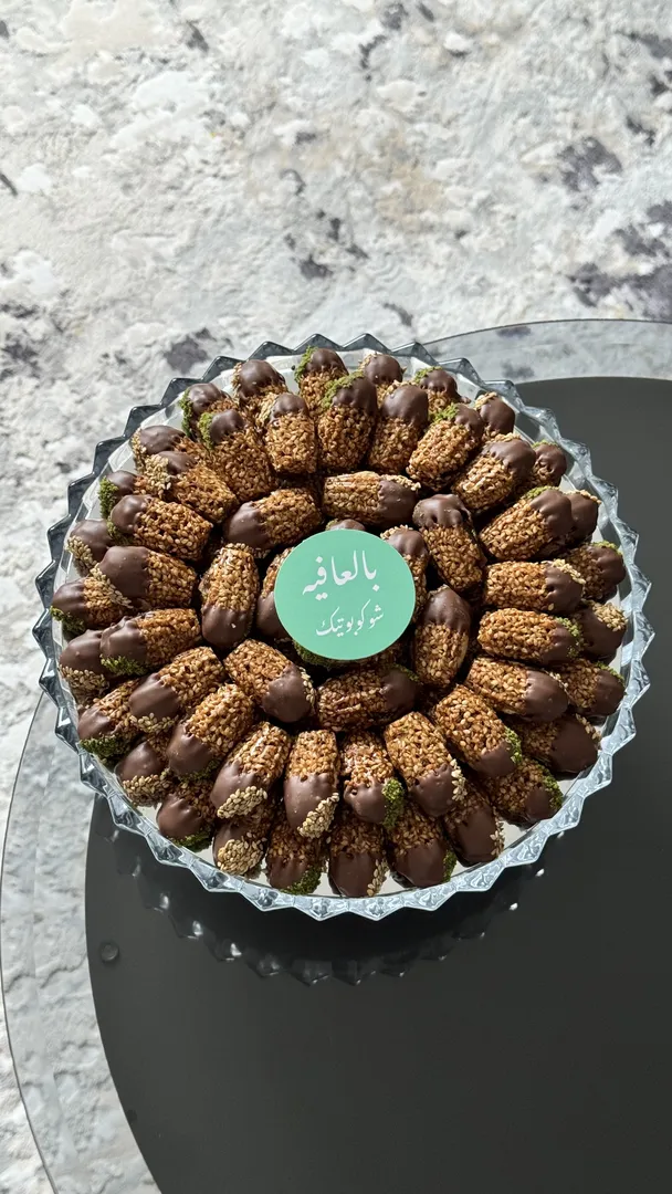 Mix Samsamya with Dark Chocolate in Crystal Bowl