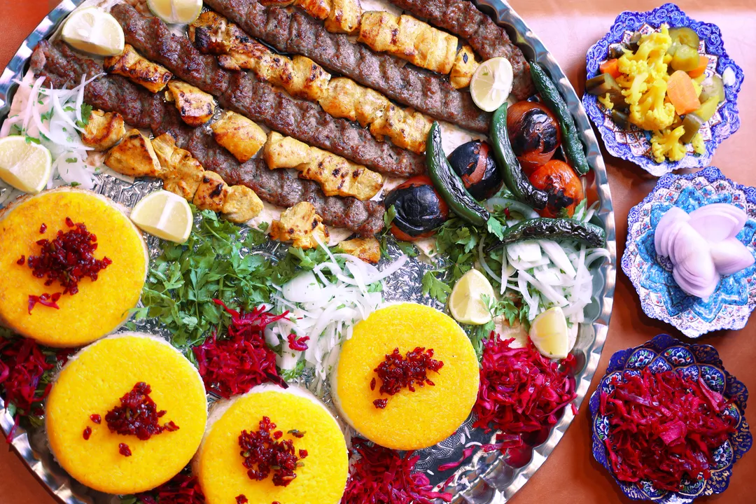 صينية اربع اشخاص حكوكه و كباب و جوجه