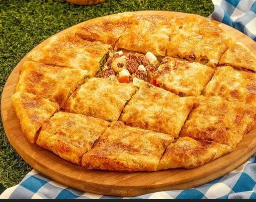 فطيرة جبنة رومي و موتزاريلا
