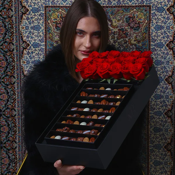 Chocolate box with natural roses (black color)