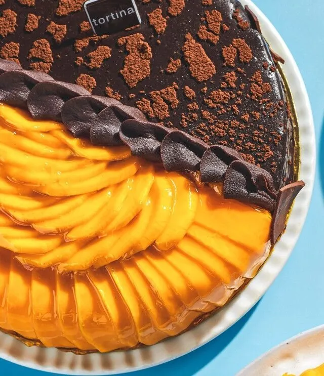 Half Crumble Half Mango Cake 