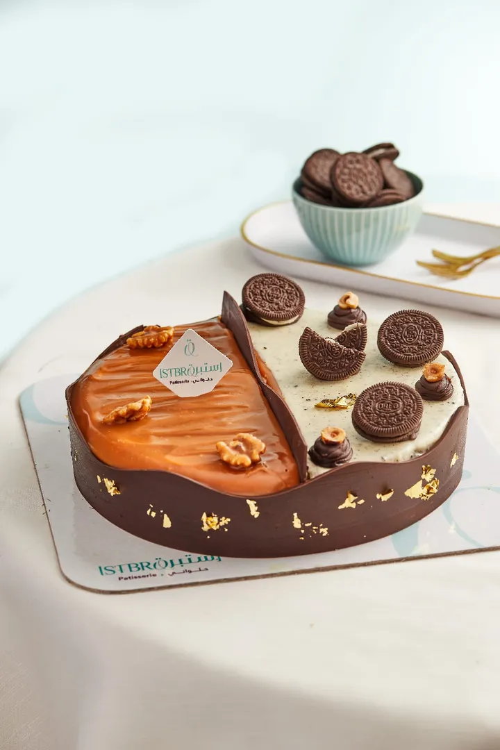 Large Oreo Caramel Cake