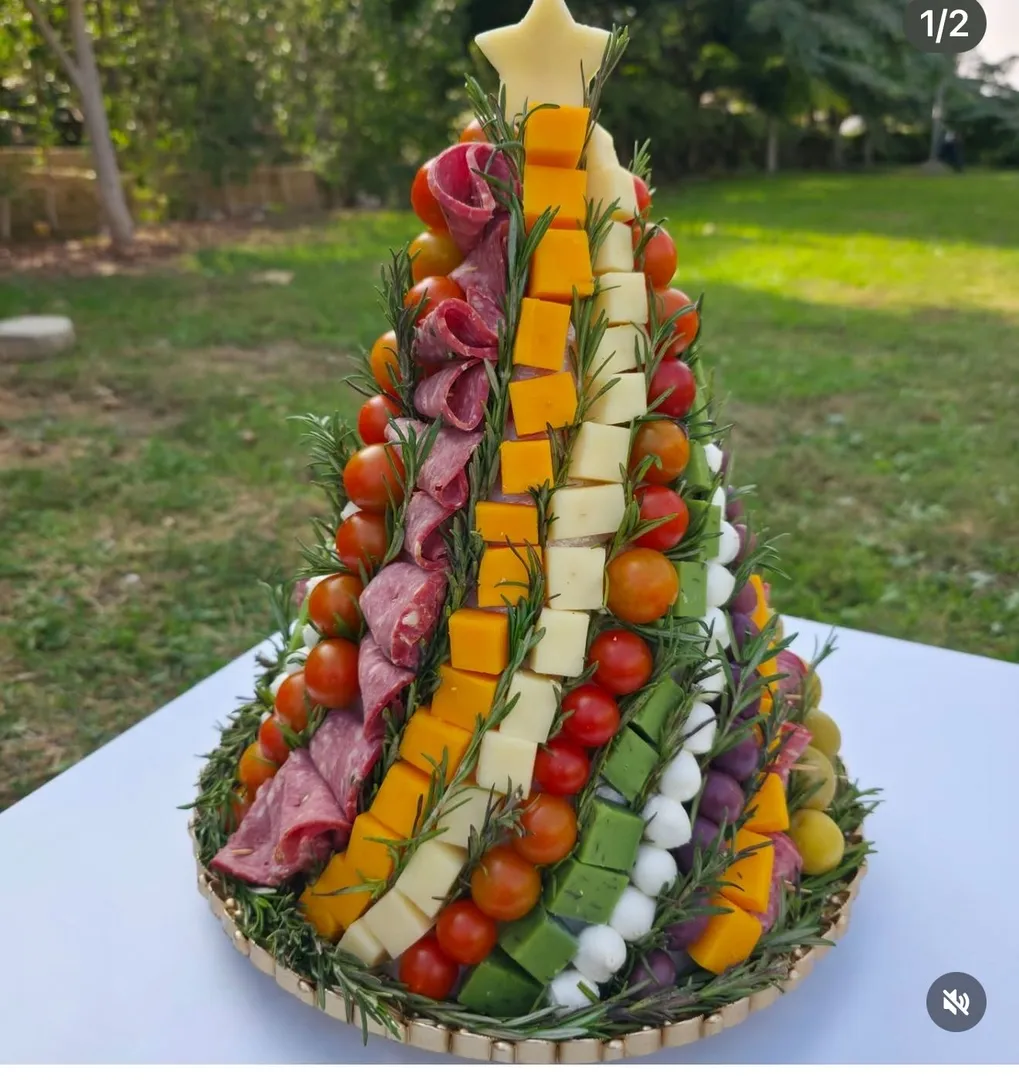شجرة كريسماس جبن و لحوم بارده
