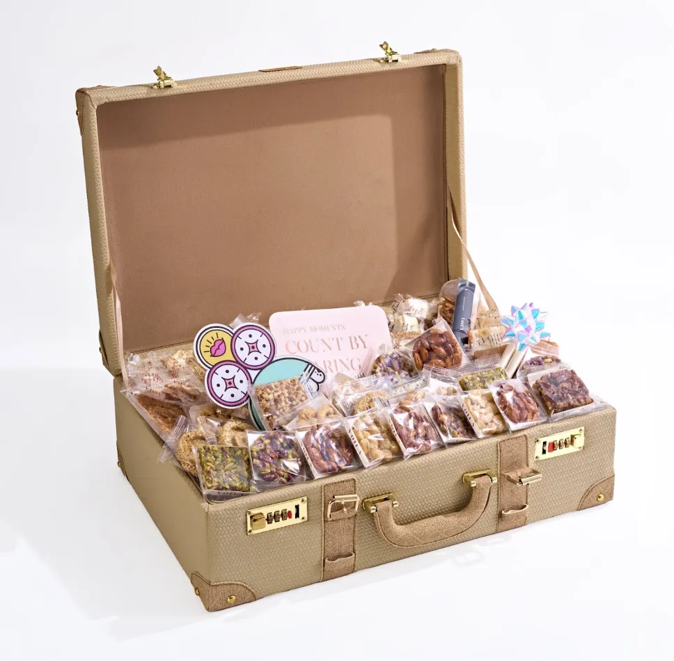 Leather Suitcase - 94 pcs.