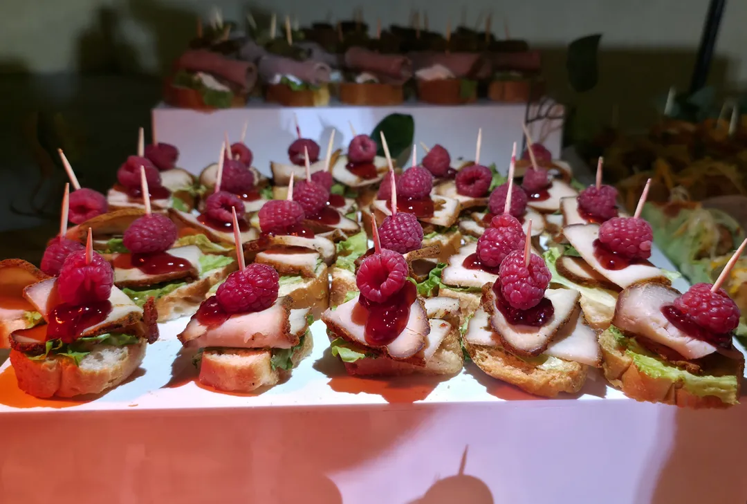Turkey & raspberries canapè