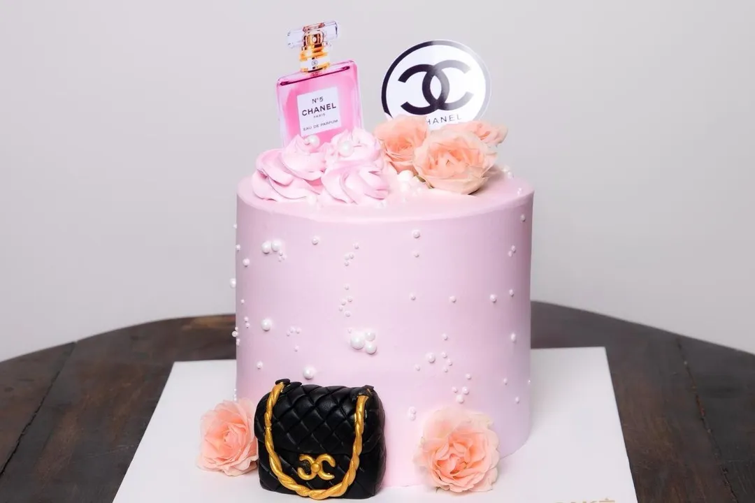 [Chanel Cake 4]