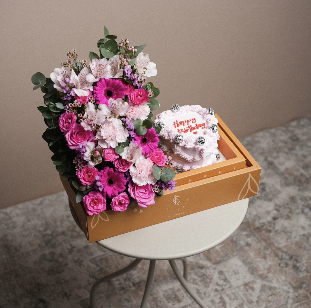 Pink heart cake- pink flower (4inch mix chocolate vanilla)