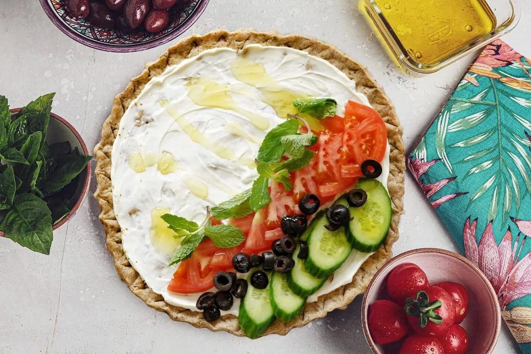 Labne with vegetables wrap
