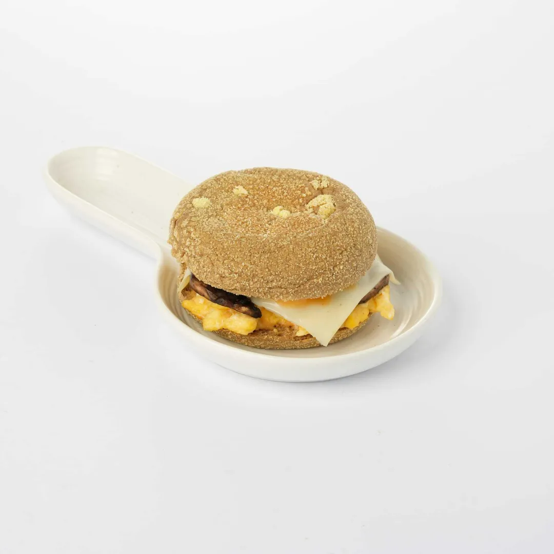 English muffin egg with mushroom