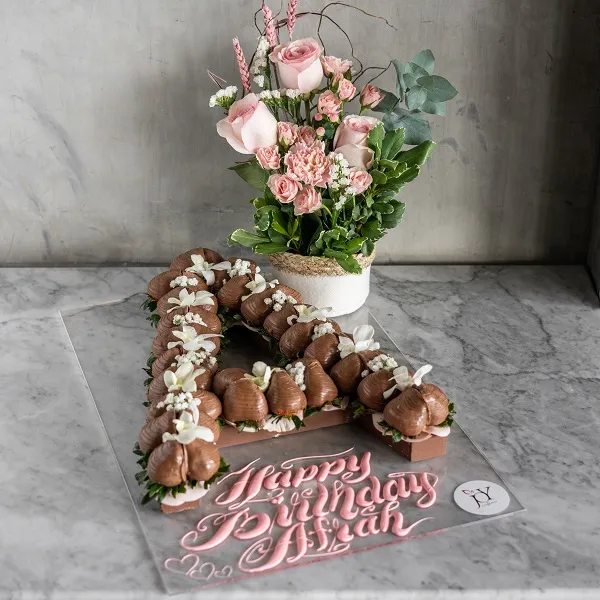 STRABERRY LETTERS - LARGE