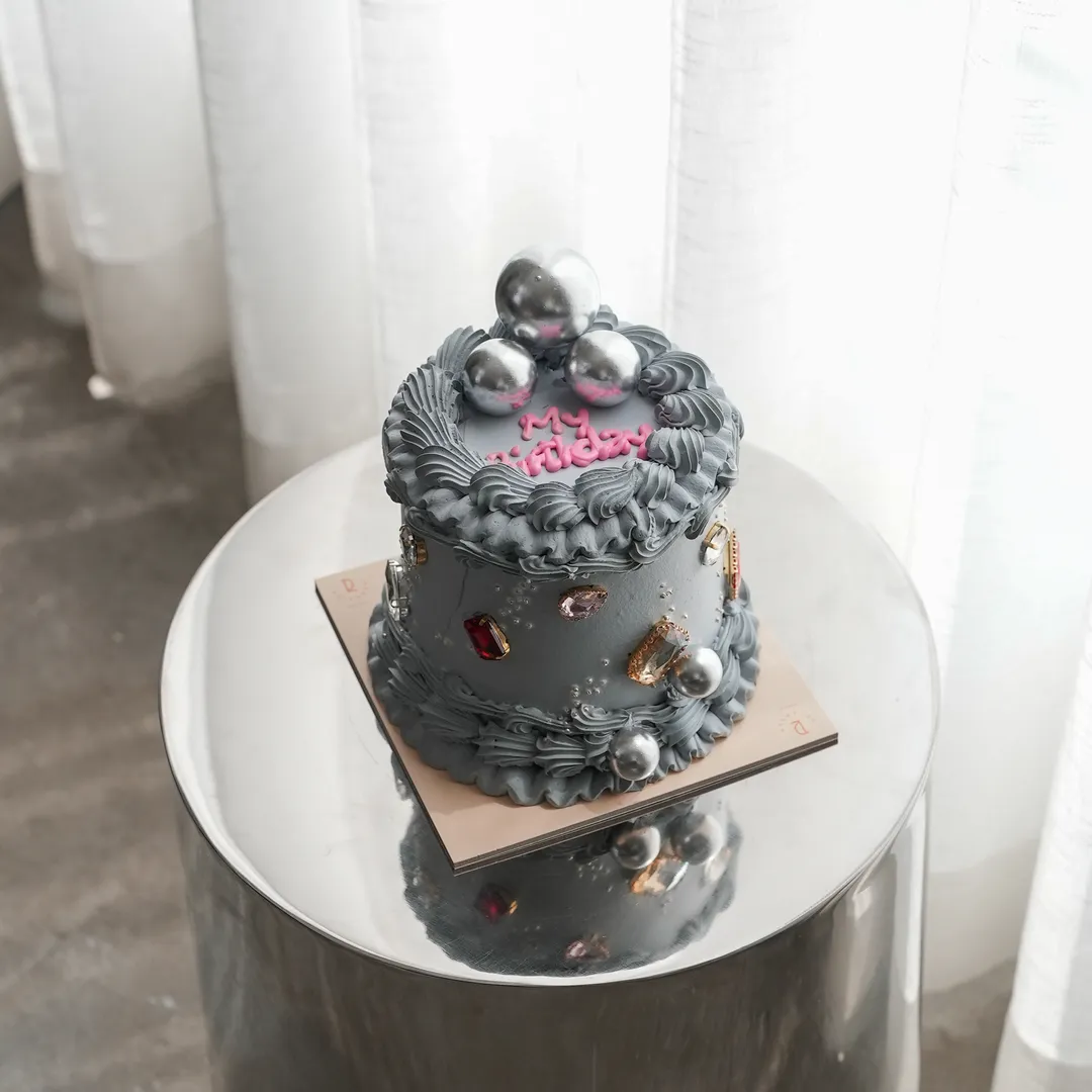 Small grey crystal cake 4inch