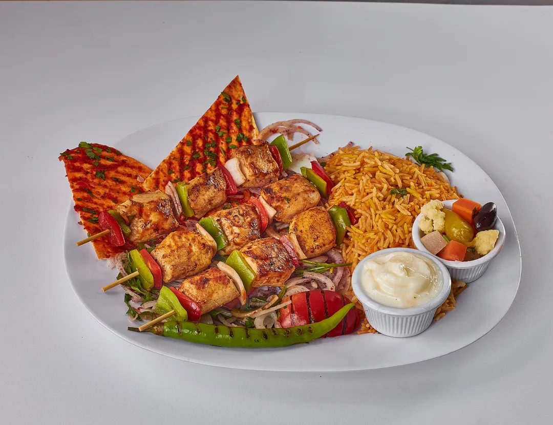 صحن شيش طاووق