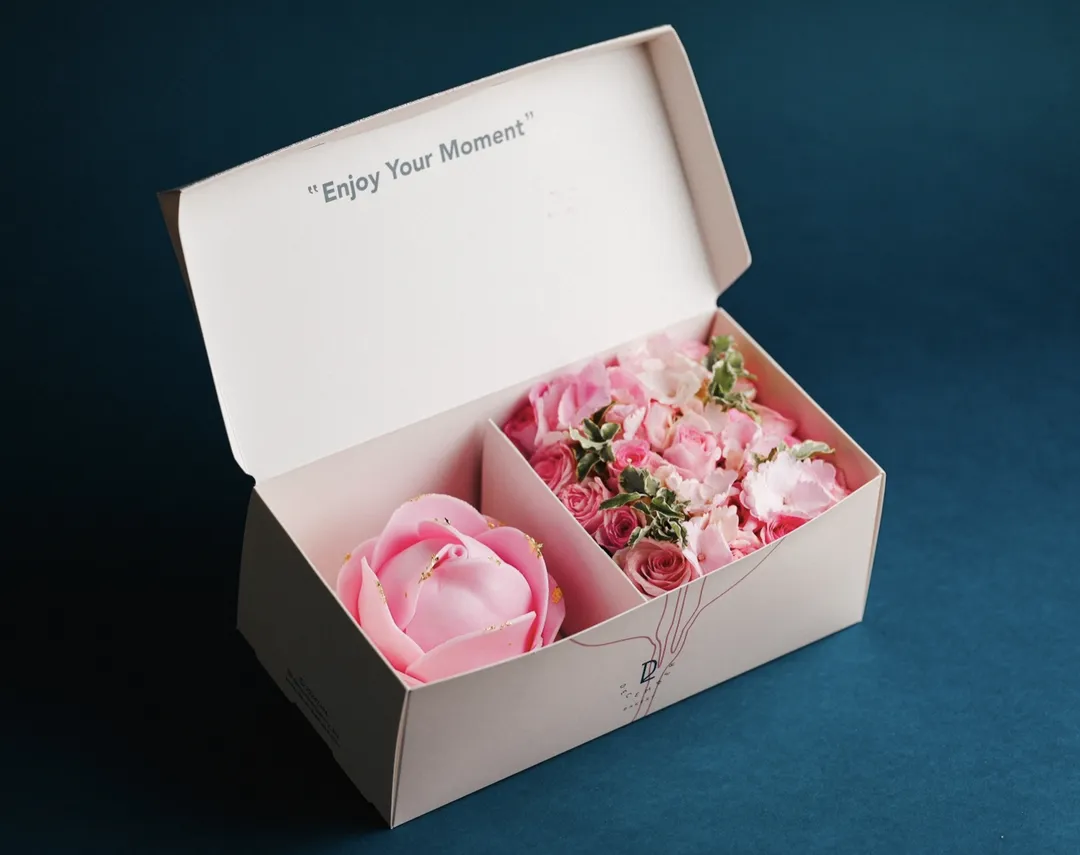 Enjoy your moment mini box mini flower pink cake with pink flower