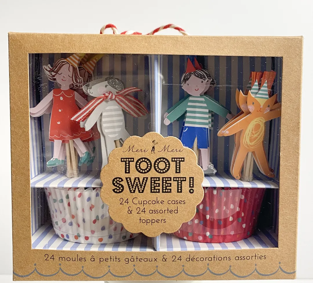 Toot sweet cupcake liner