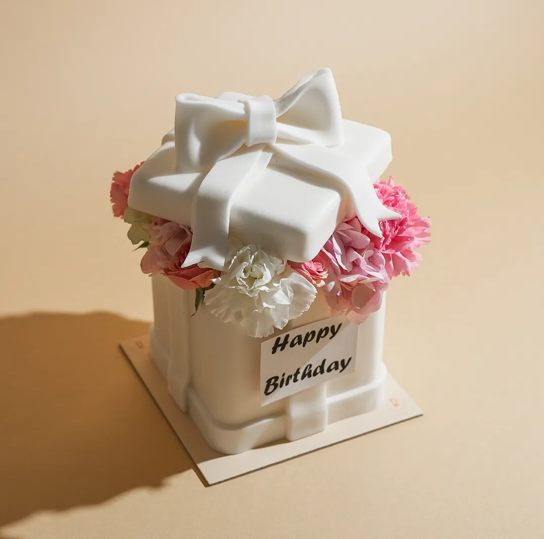 White box gift cake small 4 inch