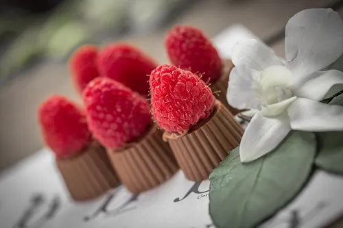 RASPBERRY MILK CHOCOLATE