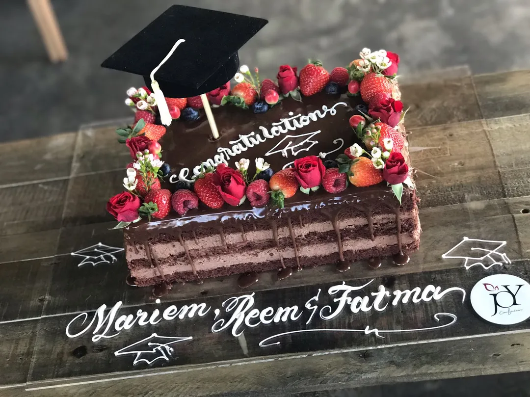 Graduation Choco Berry Cake