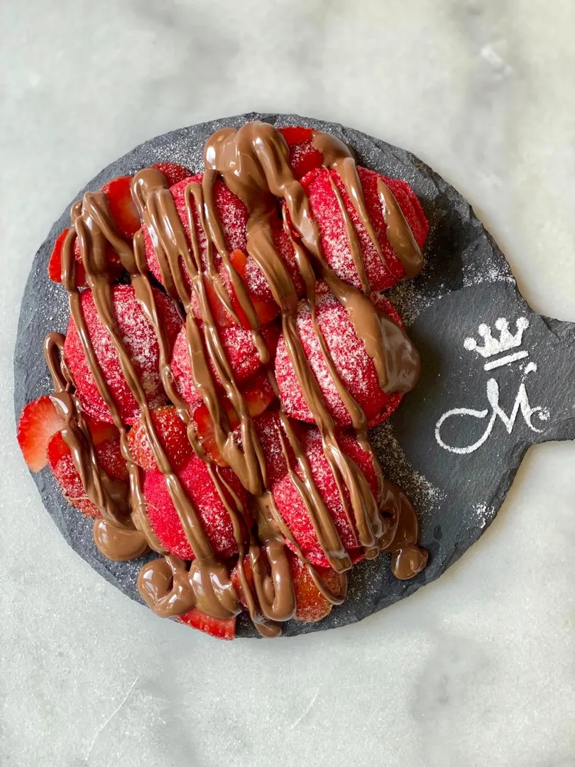 Red Velvet with Nutella and Strawberries