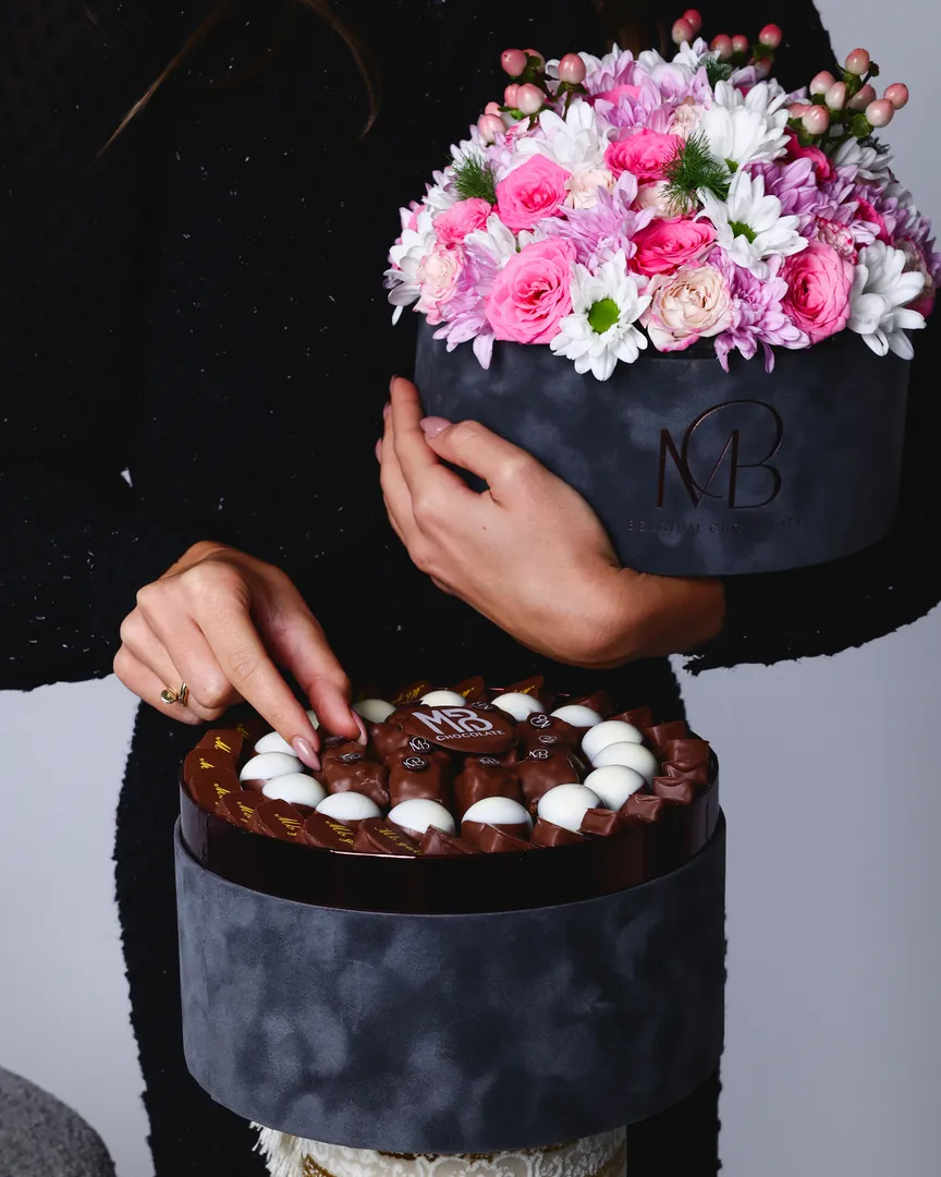 MB056-Chocolate & Mix Flowers Stand Grey