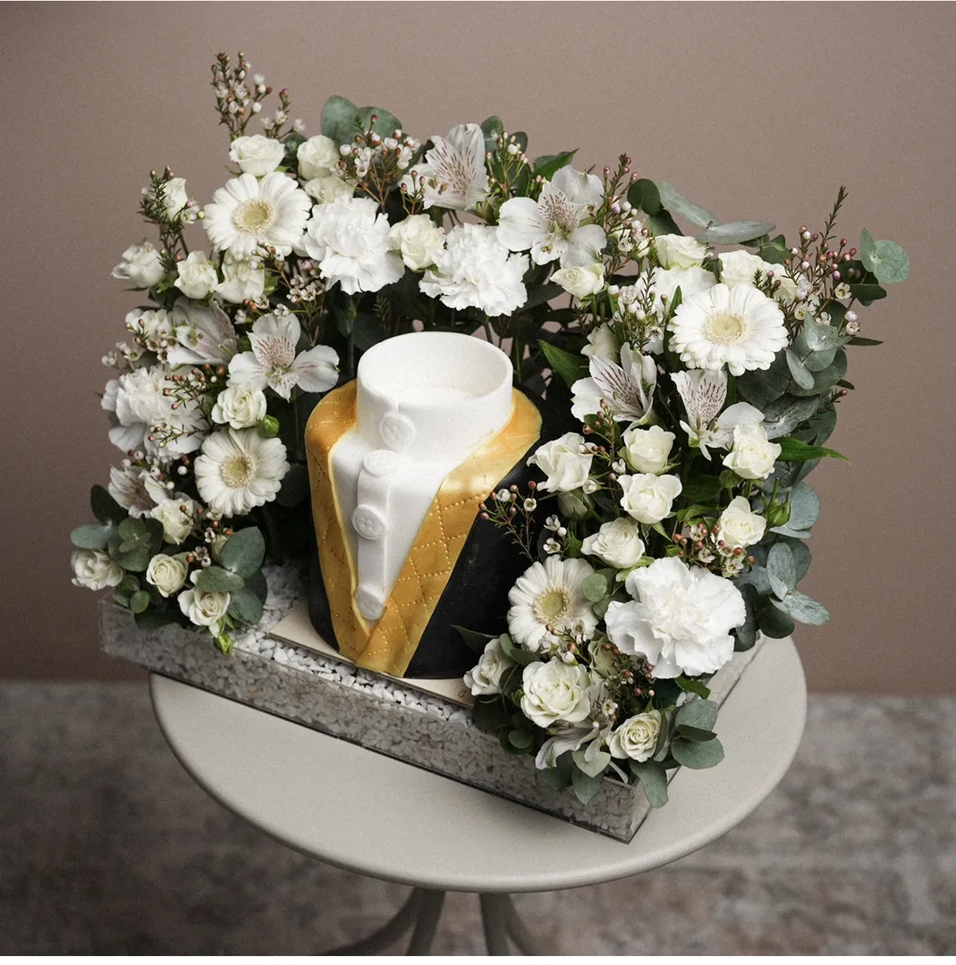 Bsht stand cake with flower ( cake 6inch mix chocolate vanilla)