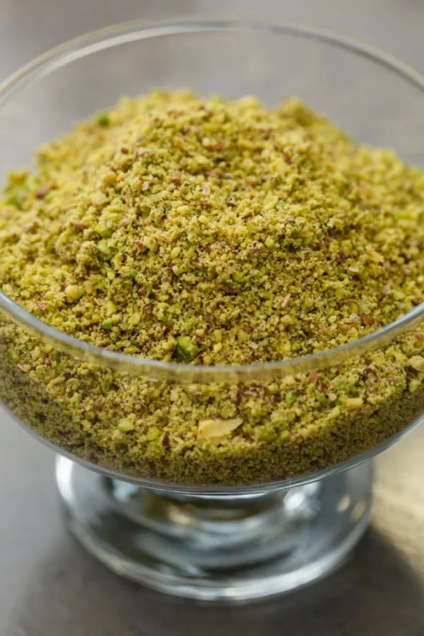 Ground pistachios فسدق مطحون