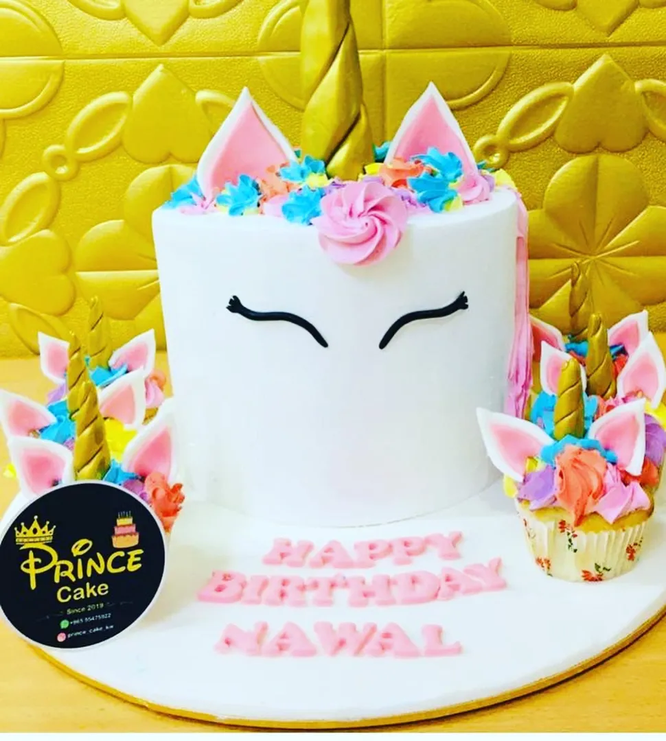 unicorn with 6 cupcakes