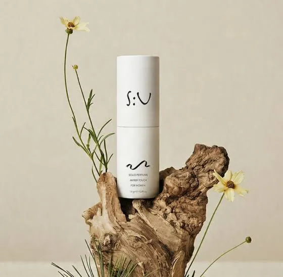 S:U SOLID PERFUME WOMEN AMBER TOUCH (BLACK) 14G