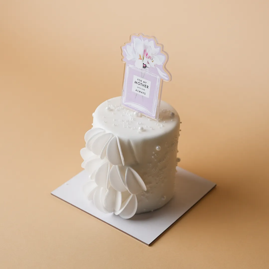 الكيكه الانيقه صغيره ٤ انش توبر الورد عيد الام