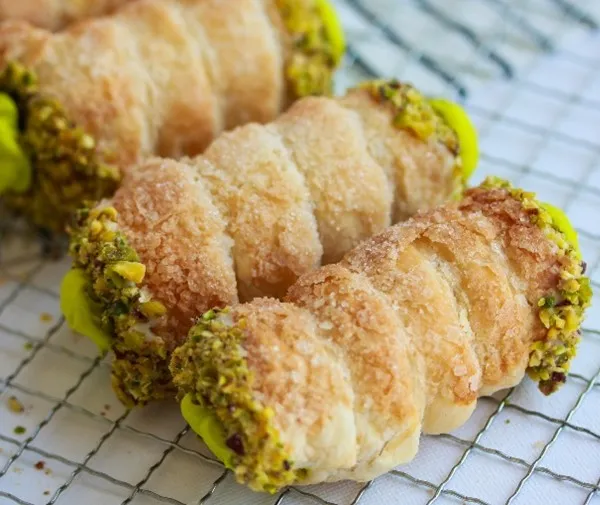 Pistachio Cannoli