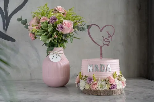 Garden Wood cake with Flower Vase
