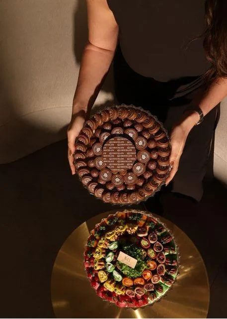 Crystal chocolate stand (E1) with tortilla mix (E1) new