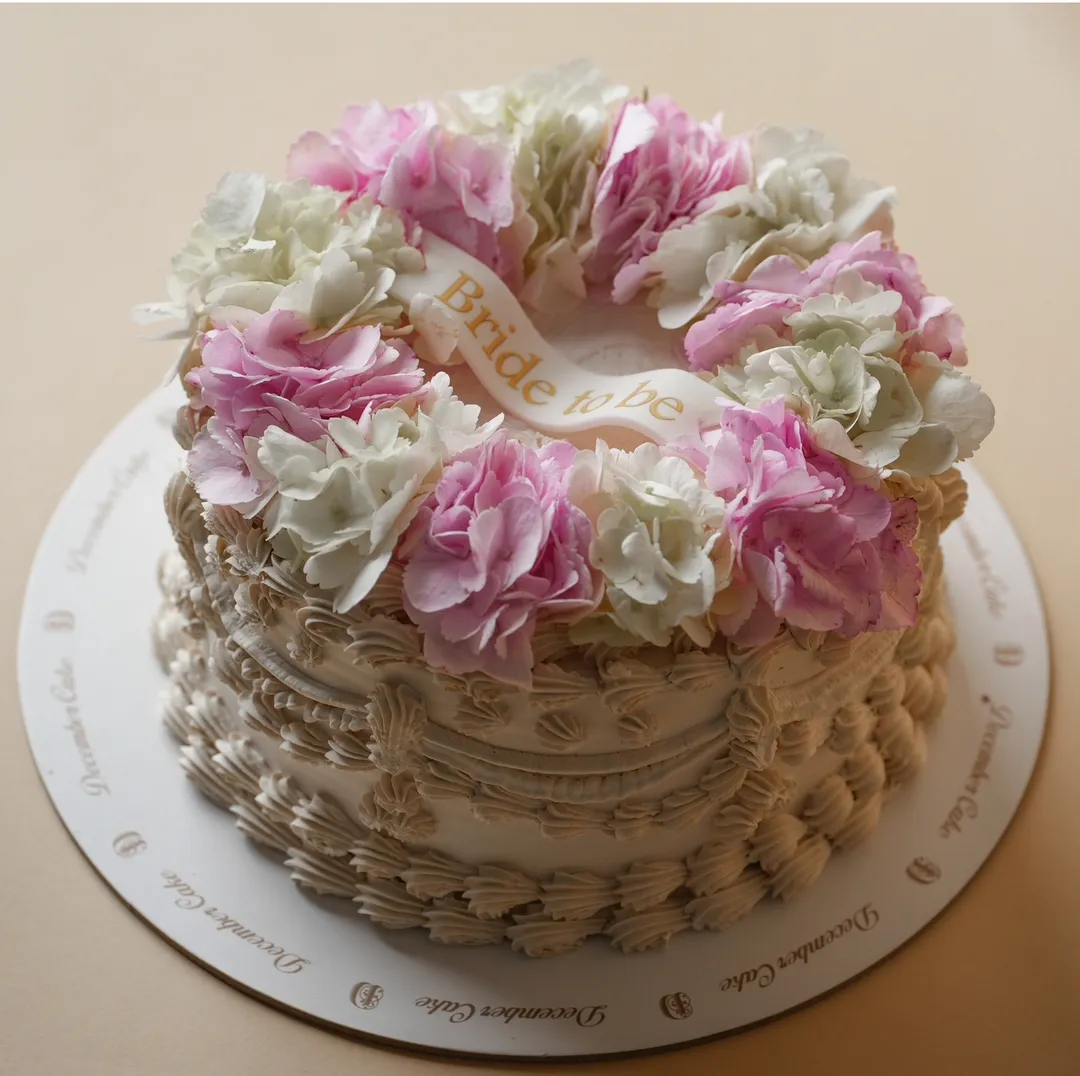 Flora cake 8inch mix chocolate vanilla