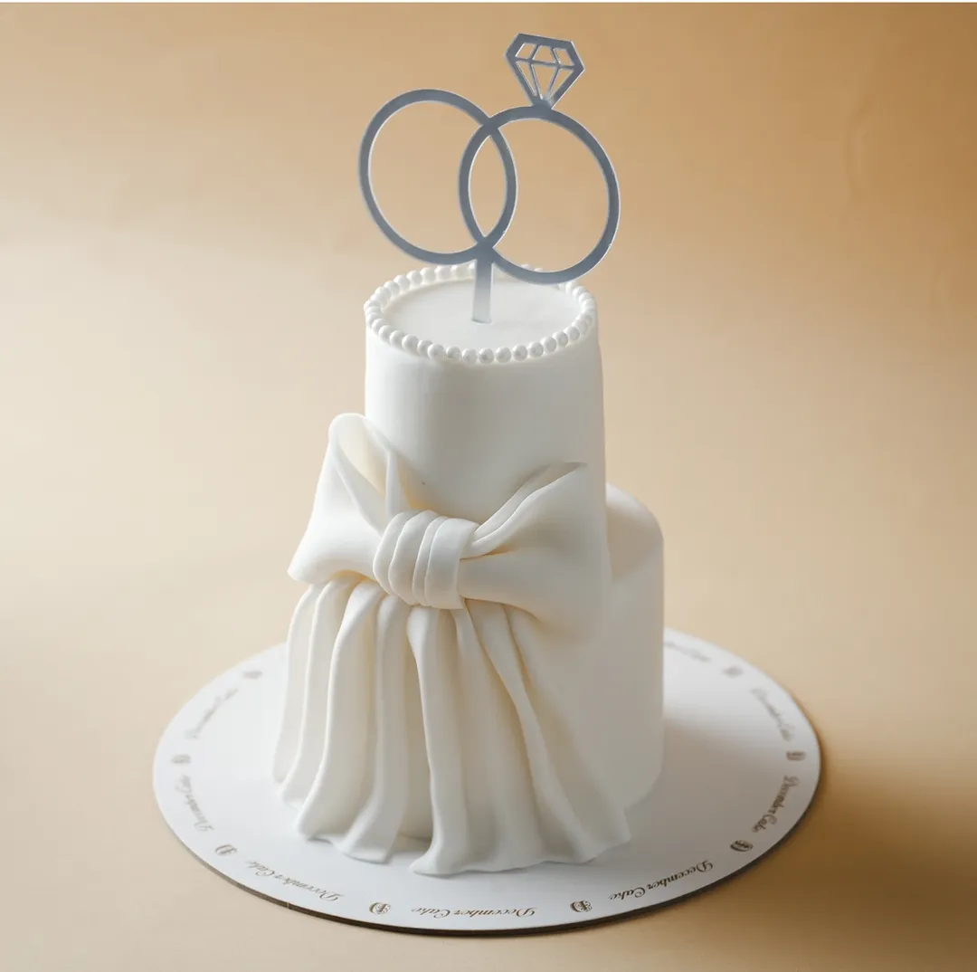Double white rings cake 6inch mix chocolate vanilla