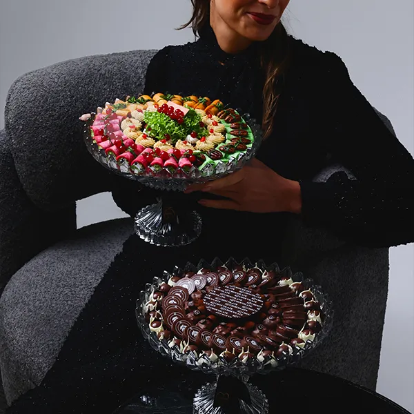 Crystal stand (2) with mixed tortillas and mixed kebabs